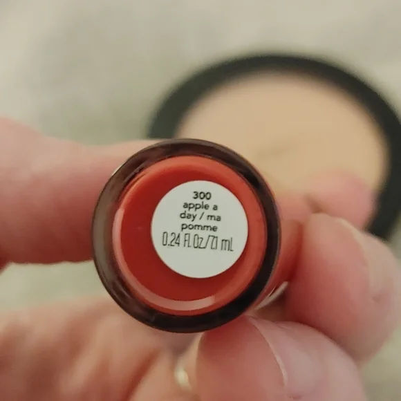 ALMAY LIP GLOSS AND WET N WILD ICON BLUSH BUNDLE - Picture 3 of 6